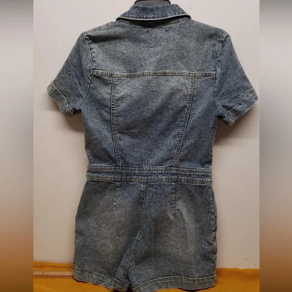 NWT True Religion Denim Short Zip Romper. Size M - Picture 3 of 4
